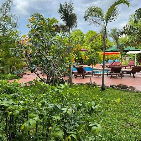 Отель The Moon Kampot Boutique Экстерьер фото
