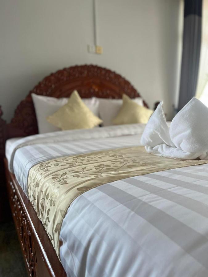 Отель The Moon Kampot Boutique Экстерьер фото