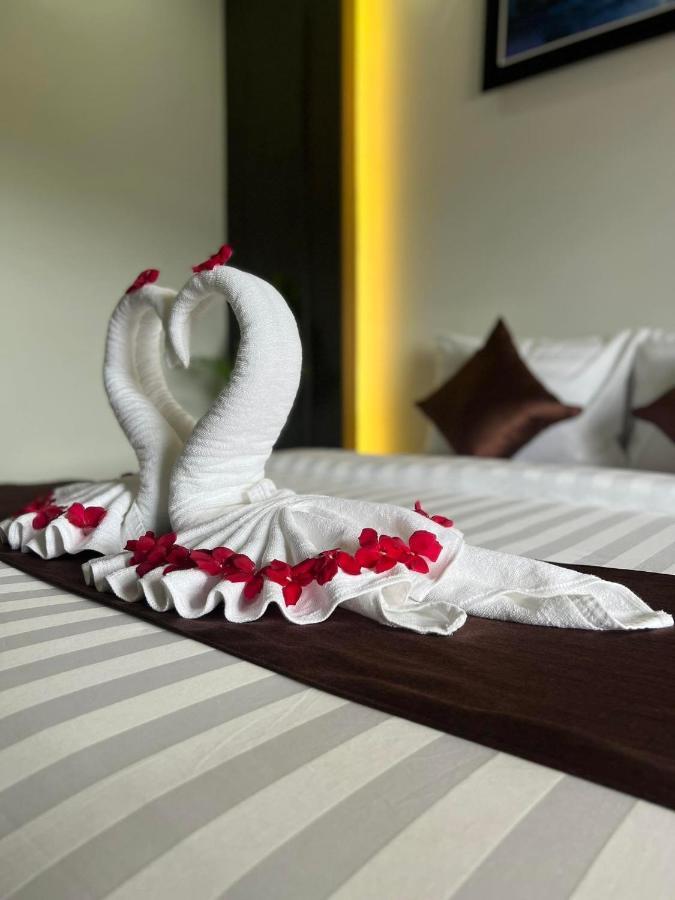 Отель The Moon Kampot Boutique Экстерьер фото
