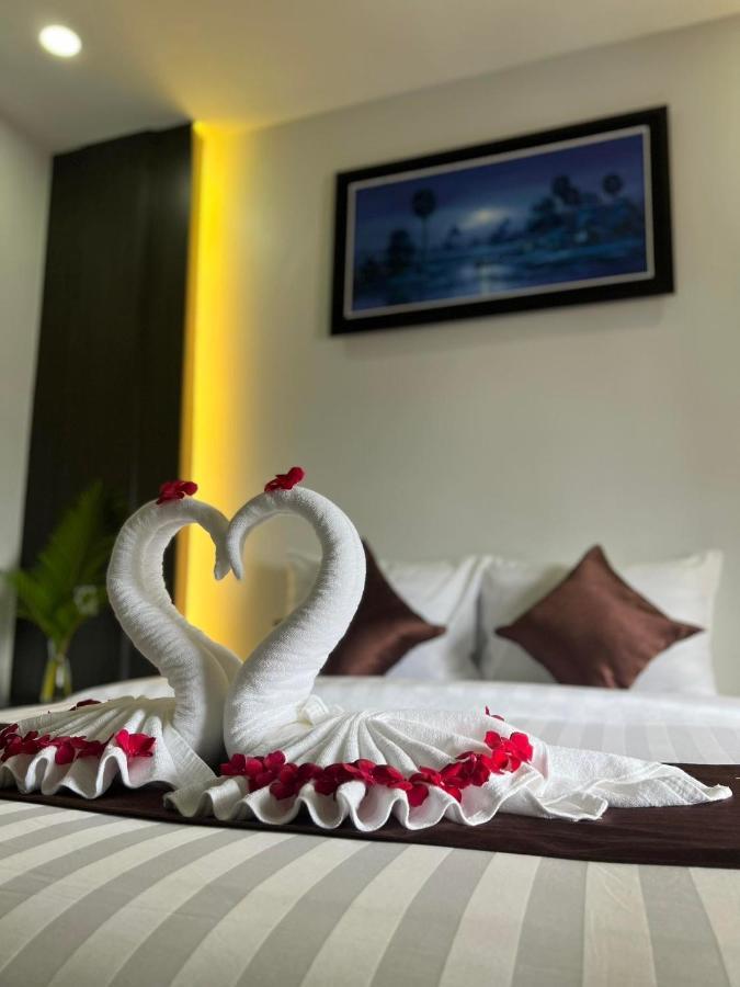 Отель The Moon Kampot Boutique Экстерьер фото