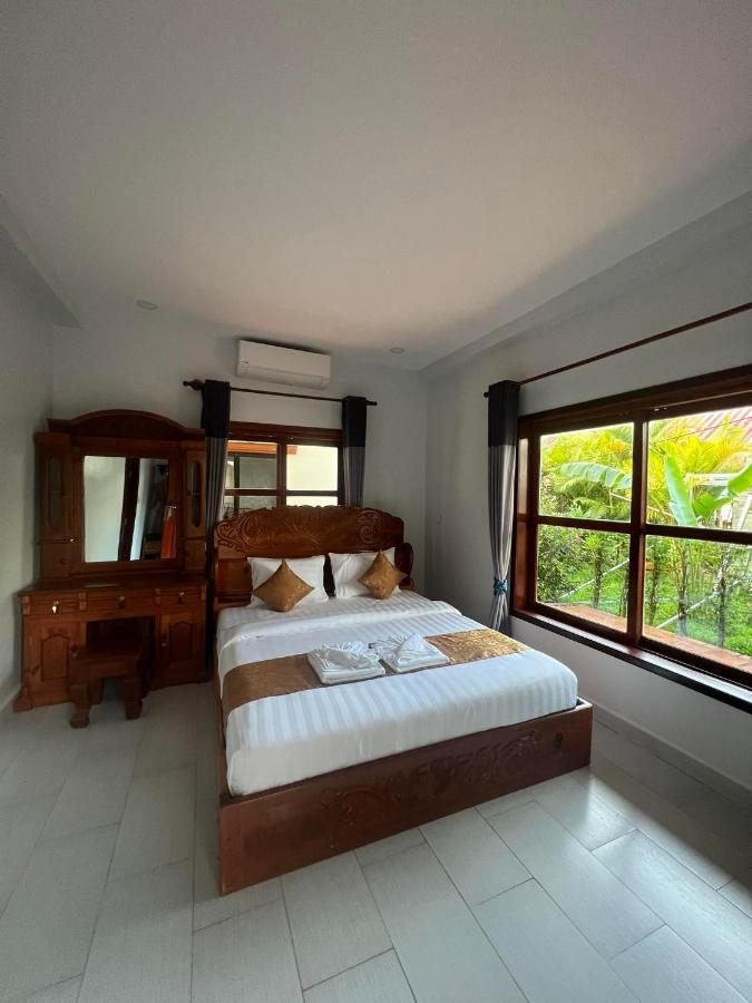 Отель The Moon Kampot Boutique Экстерьер фото