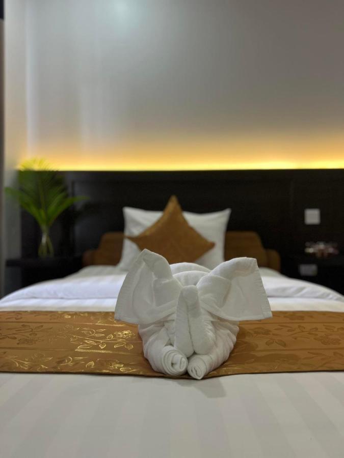Отель The Moon Kampot Boutique Экстерьер фото
