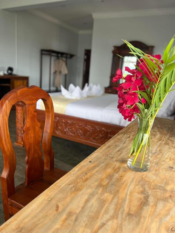 Отель The Moon Kampot Boutique Экстерьер фото