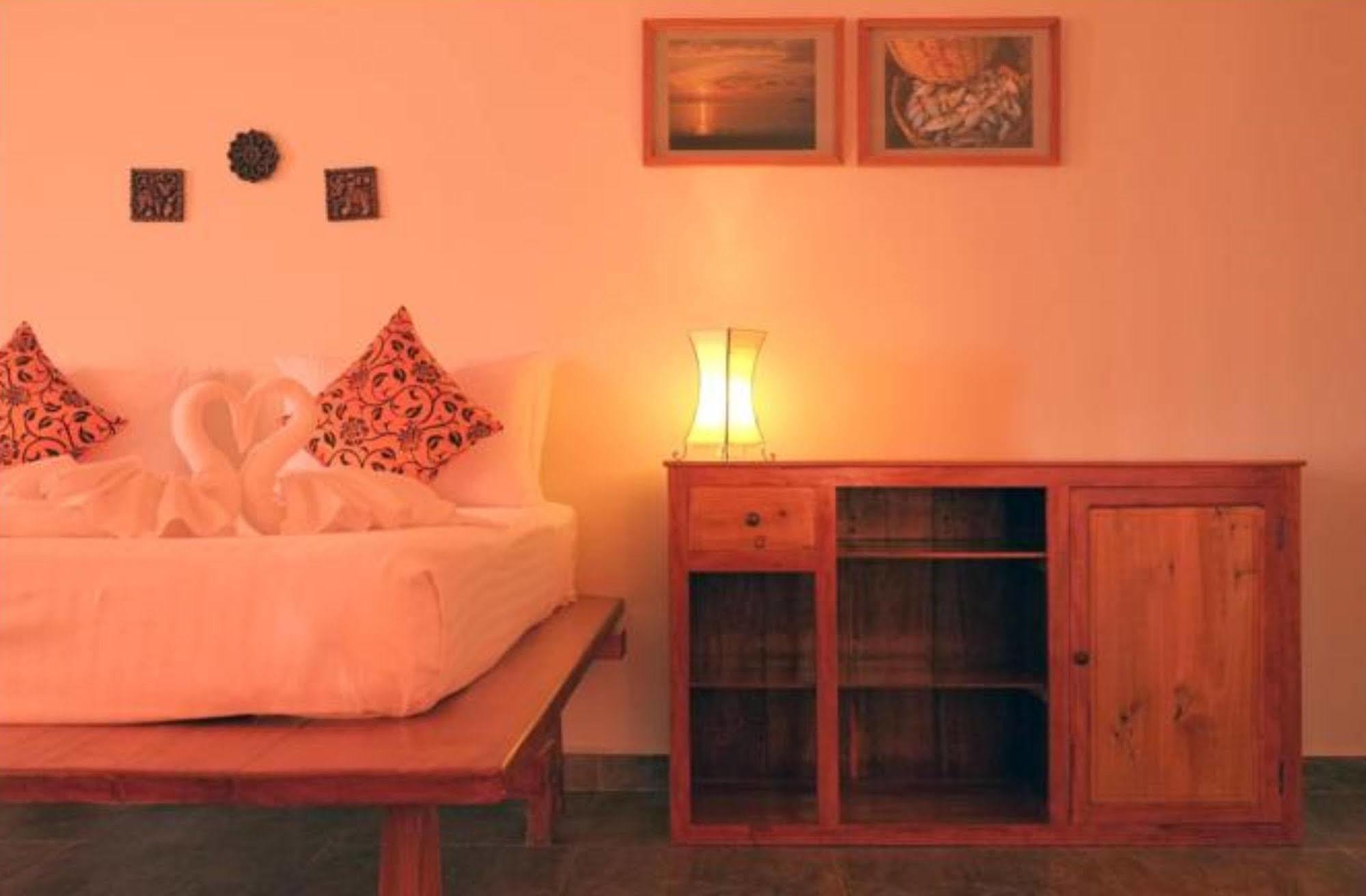 Отель The Moon Kampot Boutique Экстерьер фото