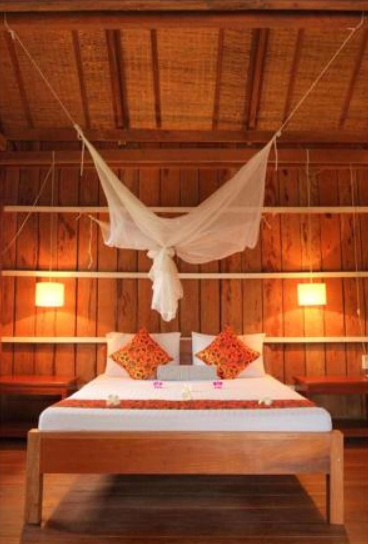 Отель The Moon Kampot Boutique Экстерьер фото
