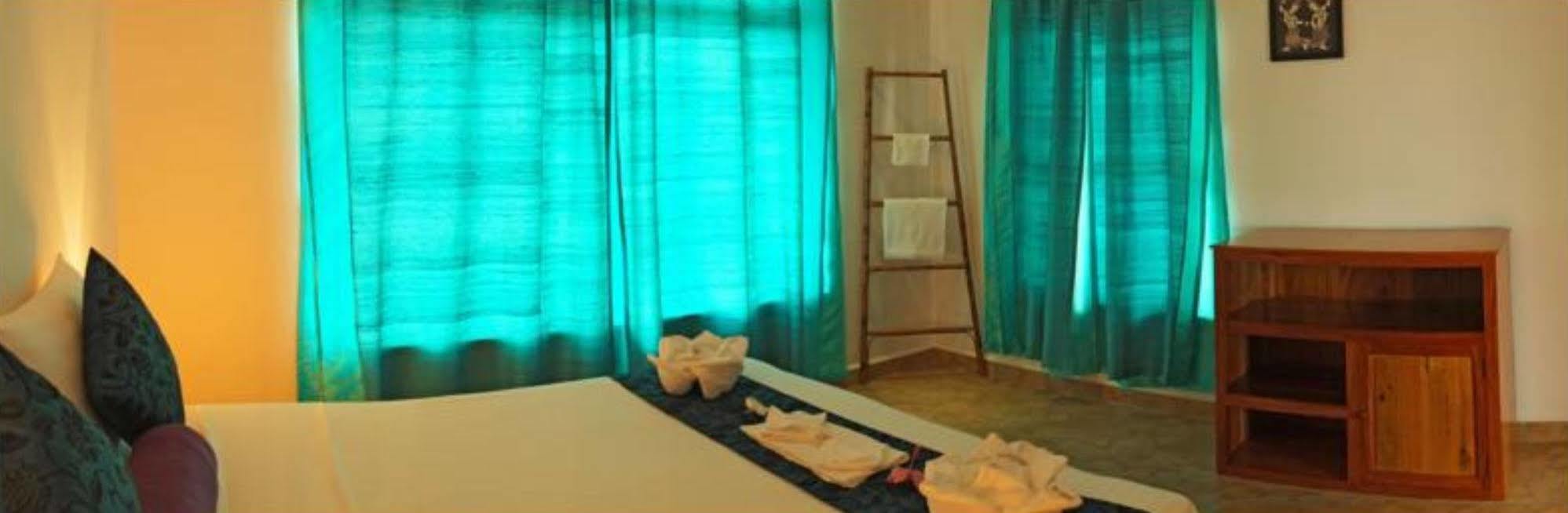 Отель The Moon Kampot Boutique Экстерьер фото