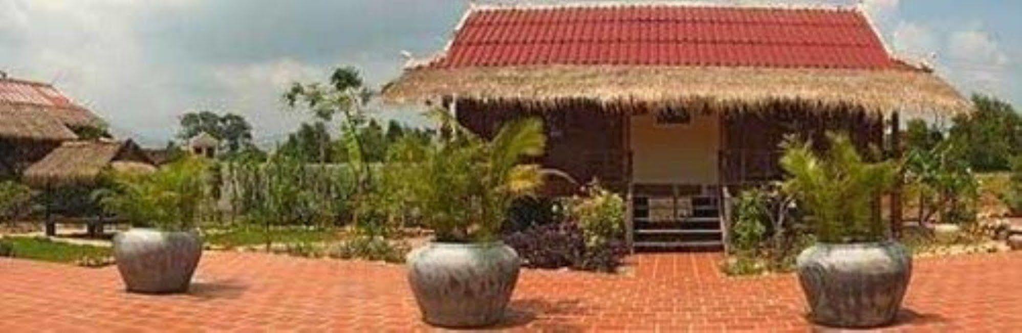 Отель The Moon Kampot Boutique Экстерьер фото
