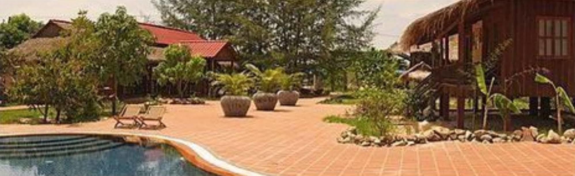 Отель The Moon Kampot Boutique Экстерьер фото
